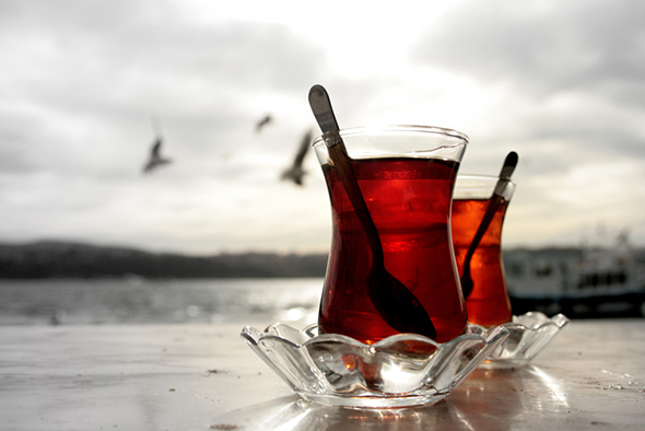 Çay İçerek Devrim Yapamazsın!