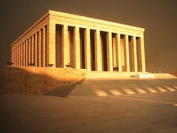 Anıtkabir`e Galoşla Girilsin!