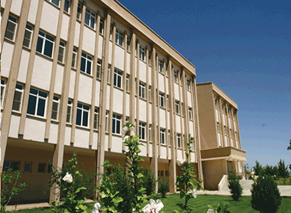 İletişim Fakültesi`ndeki Yalnız Adamlar
