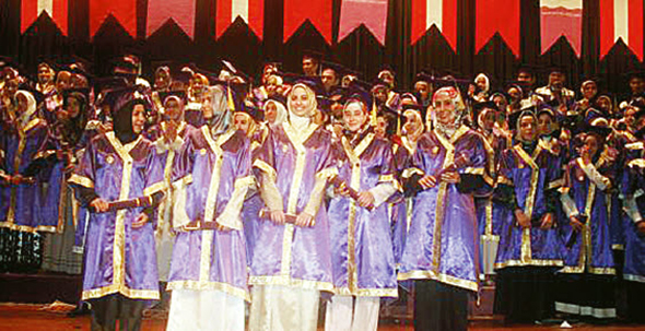 Globali Unut, Yerelde Zulmet!