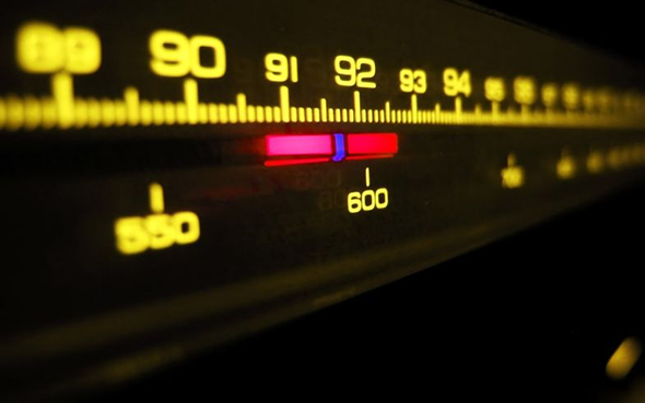 Buyrun Radyo Dinlemeye