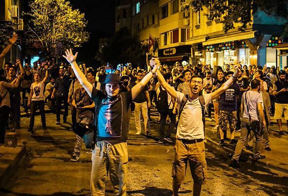 İslamofobi Provokatörleri Avuçlarını Yaladı