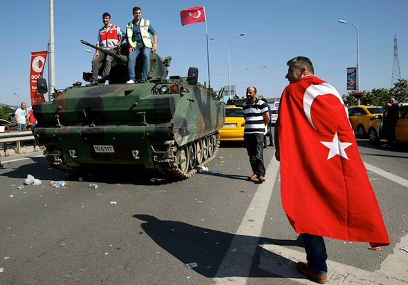 Bir Darbe Geliyordu Başıma!