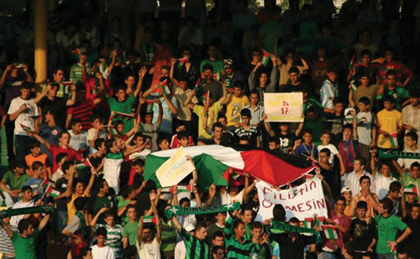 Tribünden Gazze`ye Destek